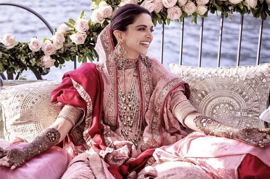SAY WHAT! Deepika Padukone's Mumbai reception saree took a total of 16,000  hours to make and that's almost two years-worth of labour - Bollywood News  & Gossip, Movie Reviews, Trailers & Videos