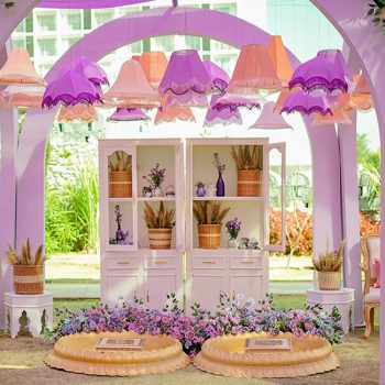 This lavender-themed haldi decor turned the chic factor up a notch!