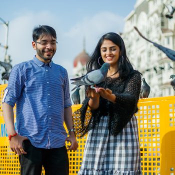 Set against the myriad moods of Mumbai, this couple’s pre-wedding photoshoot captured the fairytale in their everyday love!
