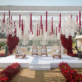 This wedding decor married tradition and modern luxury to weave a stunning visual journey!