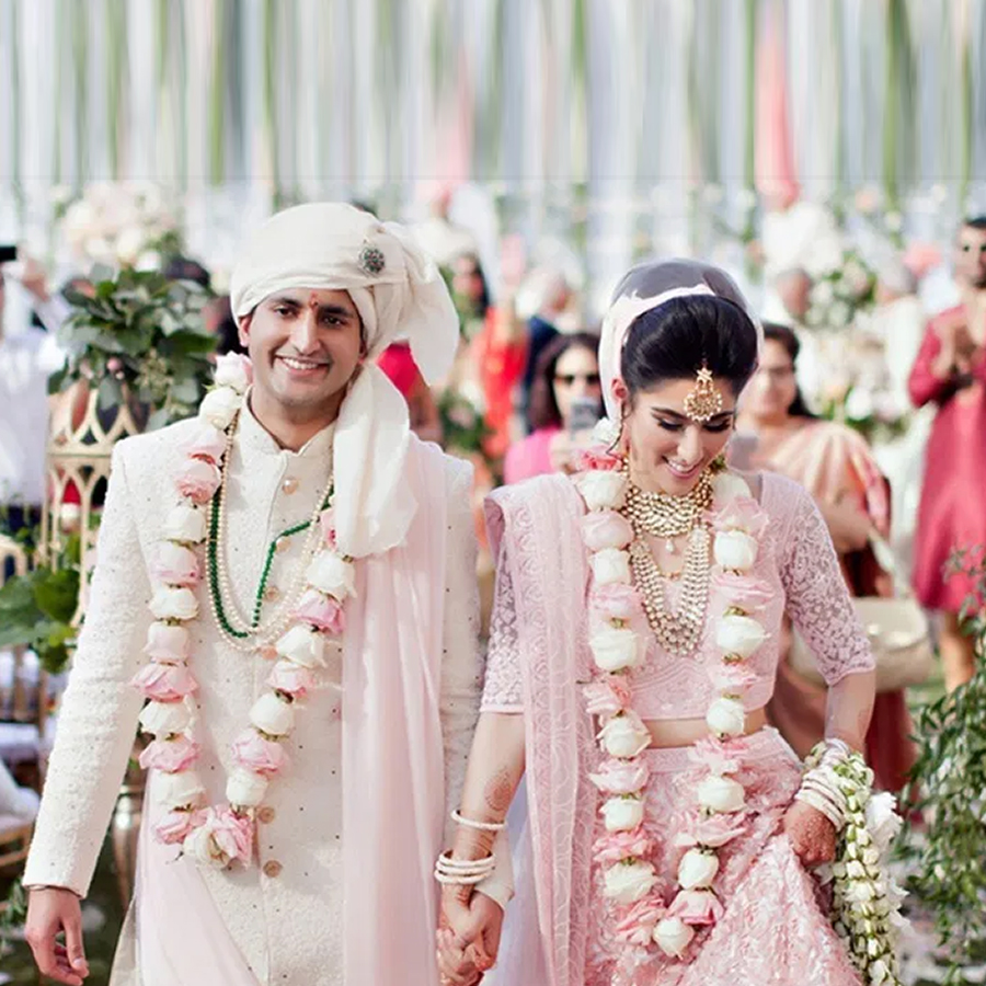 16 Wow Wedding Jaimala Designs With Refreshing Creativity | Planning |  WeddingSutra