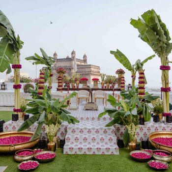 Brimming with tranquility, this traditional Maharashtrian wedding was hosted against the backdrop of The Gateway of India