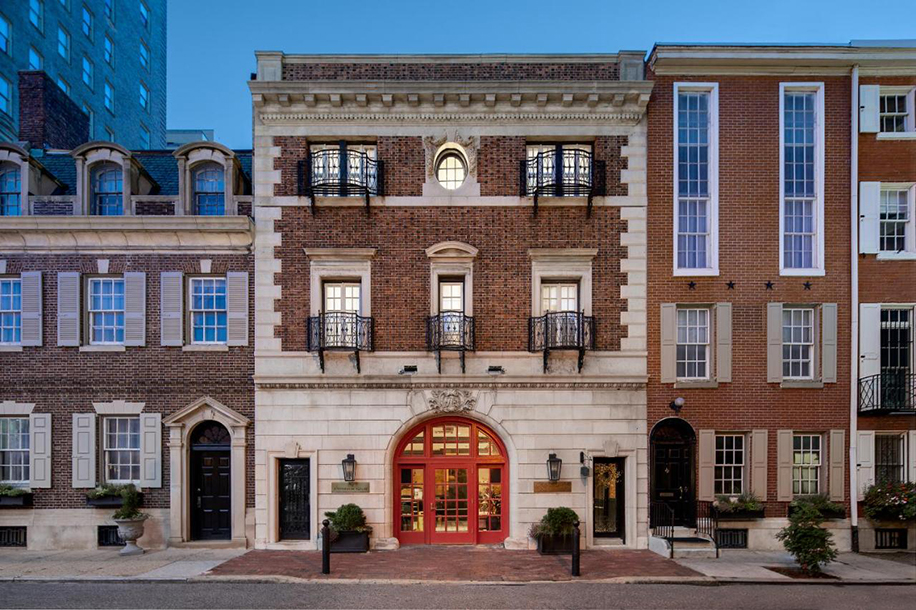 Give romance a luxurious spin in Philadelphia with these luxurious hotels perfect for an idyllic honeymoon!