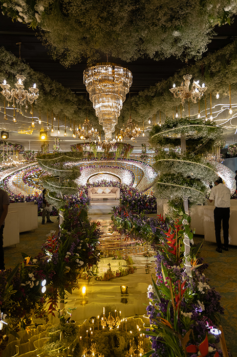 A revolutionary transformation that took place within 40 hours - this celestial-themed wedding reception had the glamour stakes soaring!