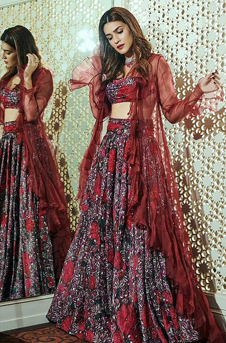 Kriti Sanon S Red Floral Shehla Khan Lehenga Adds Edgy Glam To Wedding Wear Weddingsutra Hi welcome to my channel plz subscribe to my channel fashion trendz 2 follow me on instagram 2fashiontrendz today video is about kriti sano dresses. kriti sanon s red floral shehla khan