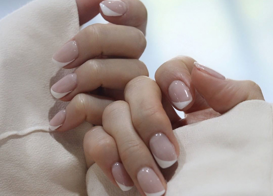 Short nails bride