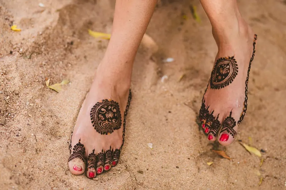 Mehndi design for minimalist bride