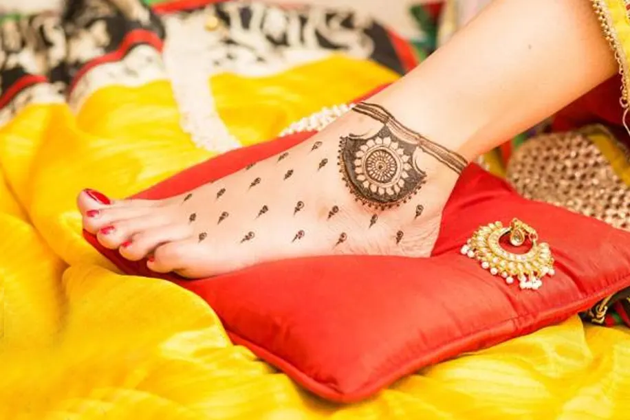 Mehndi design for minimalist bride