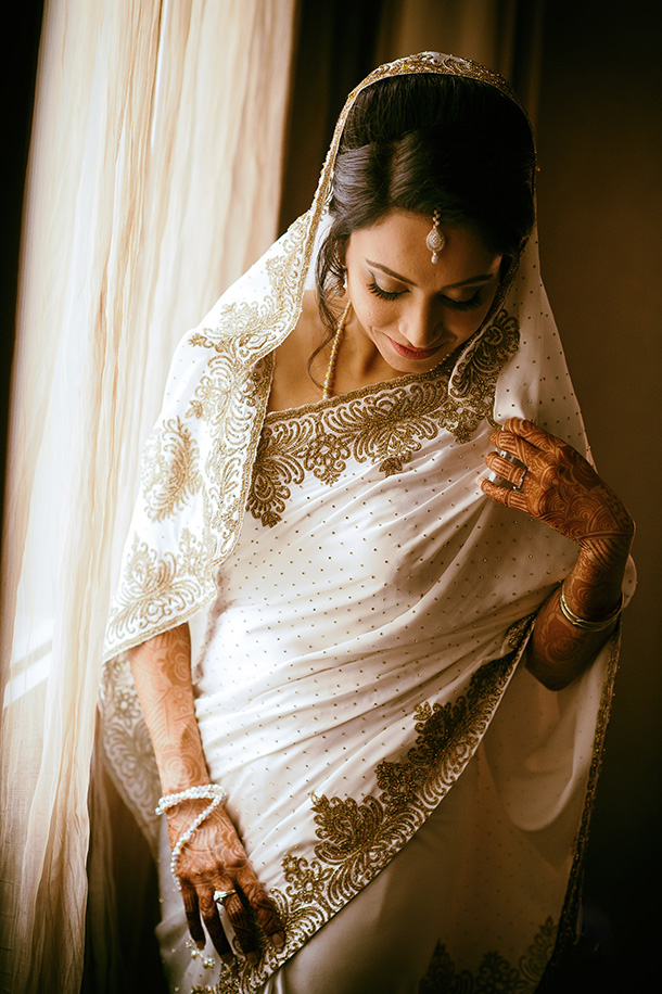 ivory and gold bordered saree chikankarilehenga