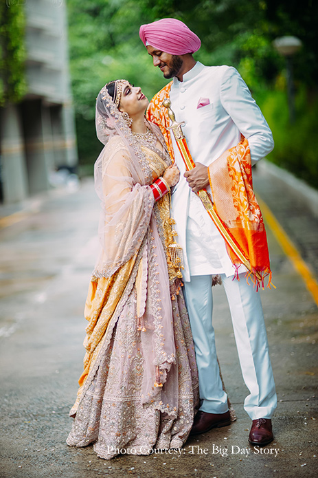 Niti wore a stunning ivory and gold lehenga by Payal Keyal and jewelry by Purab Pashchim, Groom Parikshit wore a subtle white sherwani with a saffron silk stole