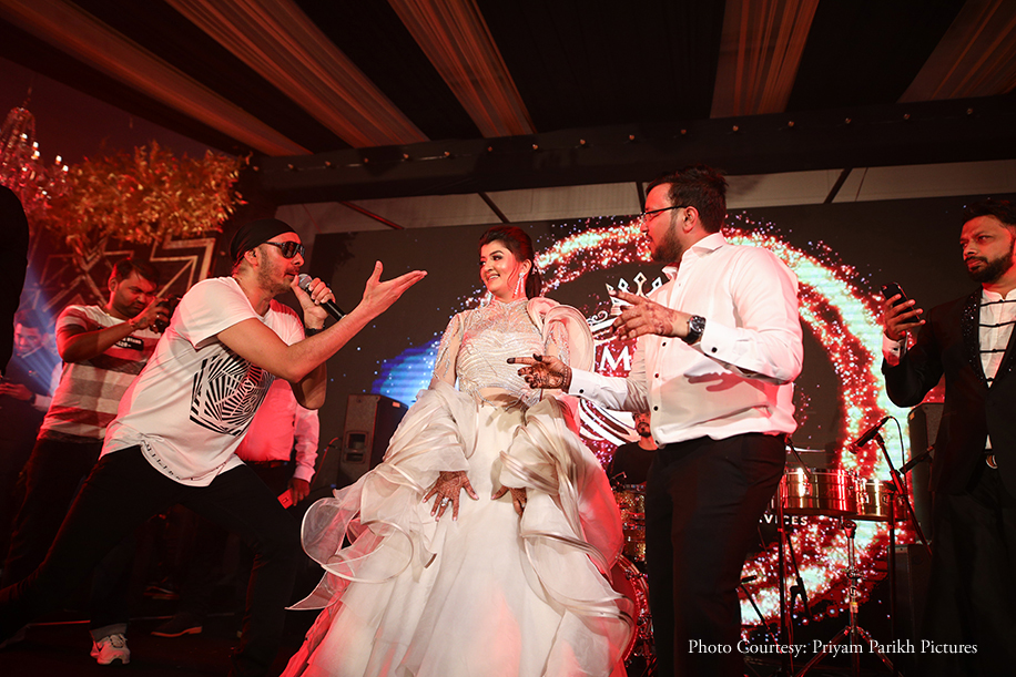 Bride & Groom Dance With Singer Sukhbir Singh