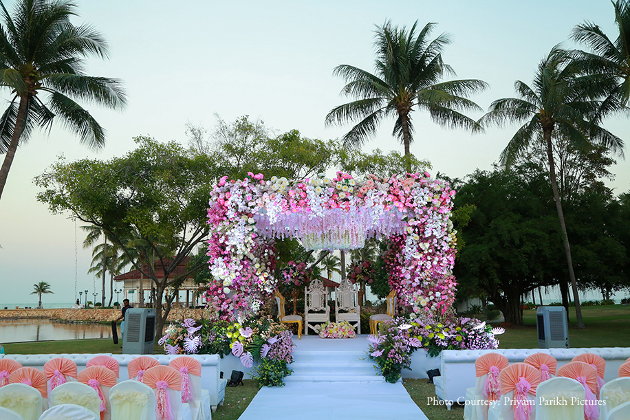 Weedding White and Pink Flowers Decor