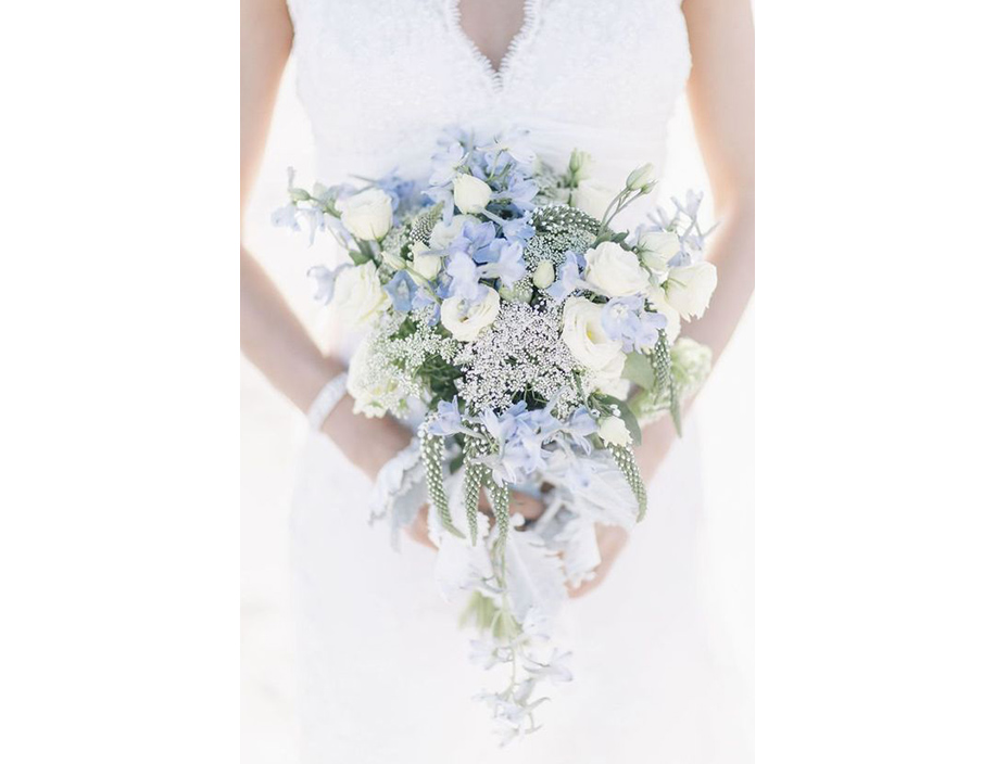 20 Bridal Bouquets Ideas To Power Up Your White Wedding Look