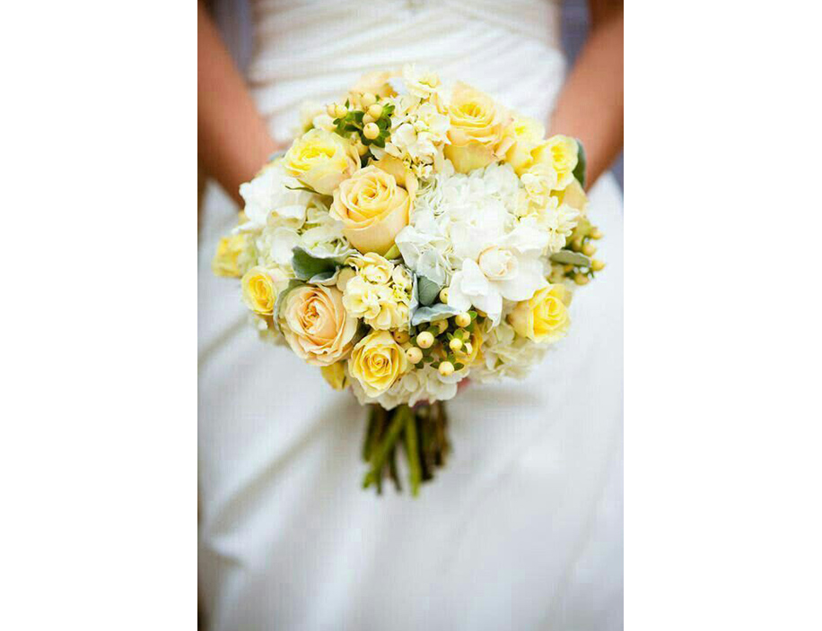 20 Bridal Bouquets Ideas To Power Up Your White Wedding Look