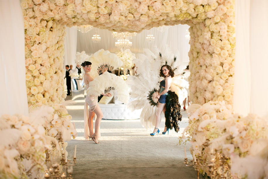 Karen Tran uses white flowers for Gatsby-chic decor