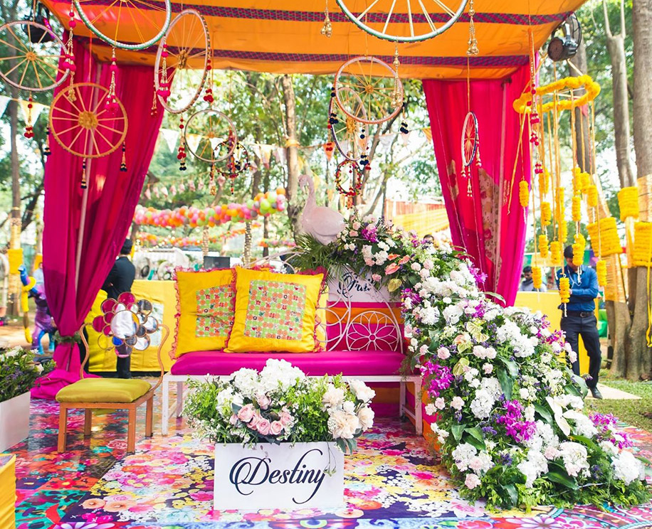 Off Beat Ideas For Your Mehndi Ceremony Decoration - SetMyWed