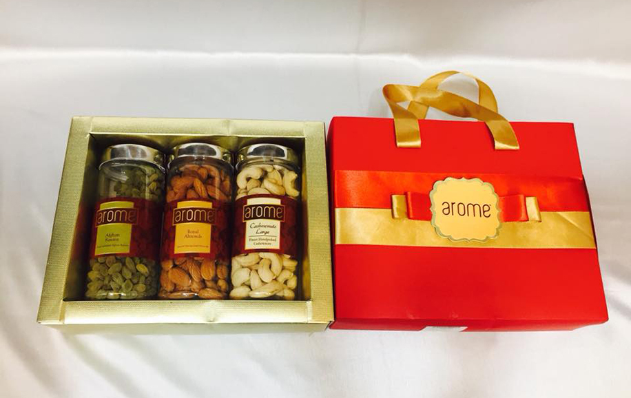 Unique gifts to send with Wedding Invites that are Not Mithai!