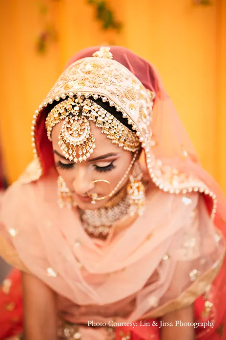 Panjabi bride wearing kundan jewelry for the sikh wedding