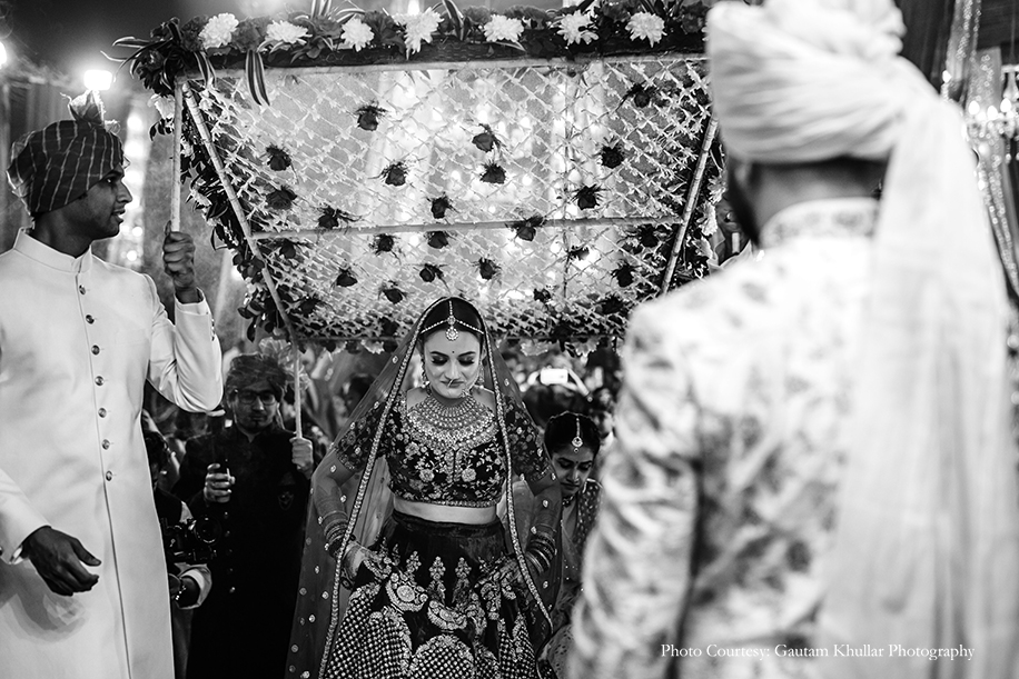 bridal entry in phoolon ki chadar