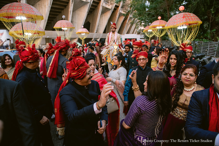 groom's entry with baraat