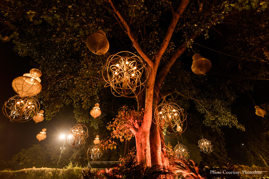 Gatsby-inspired vibe and included fairy lights and beautiful lanterns on the impressive tree in the center