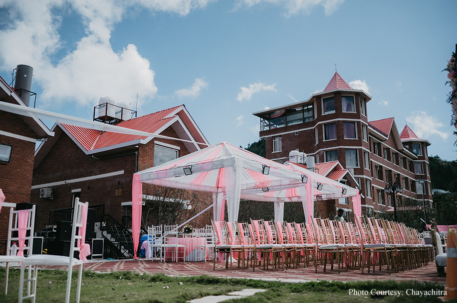 Trijya and Ankit, de Exotica Crest Resort & Spa, Shimla