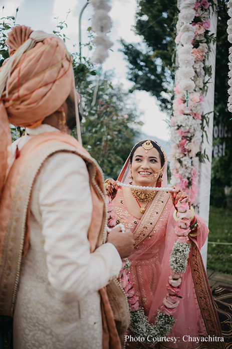 Trijya and Ankit, de Exotica Crest Resort & Spa, Shimla