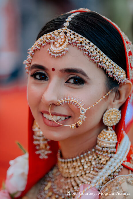 ivory lehenga that was paired with jewellery from Raabta by Rahul Luthra