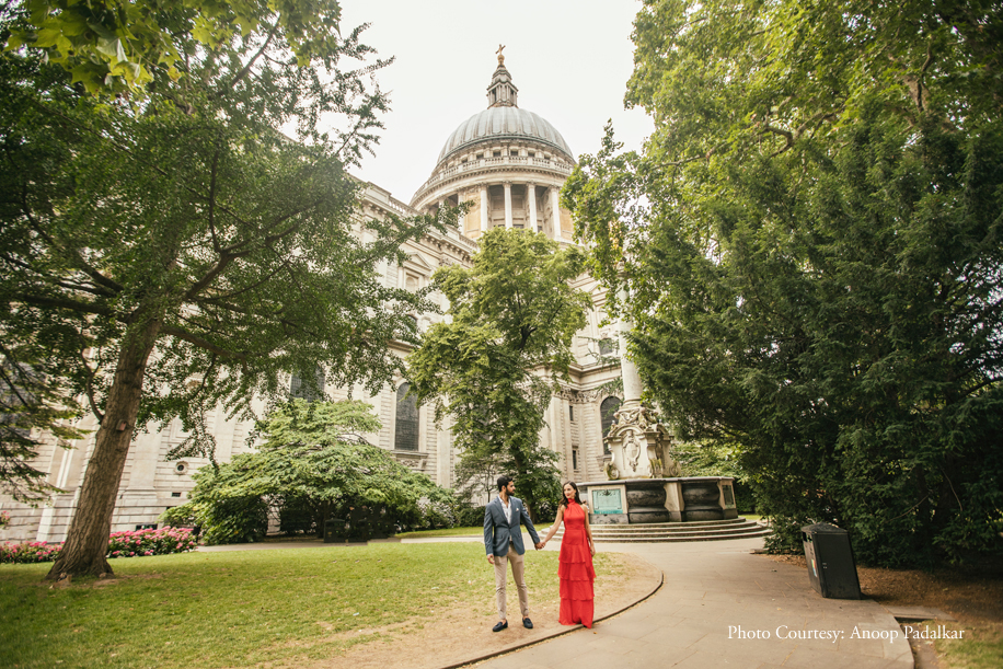 This pre-wedding photoshoot impresses by capturing love against London's retro backdrops