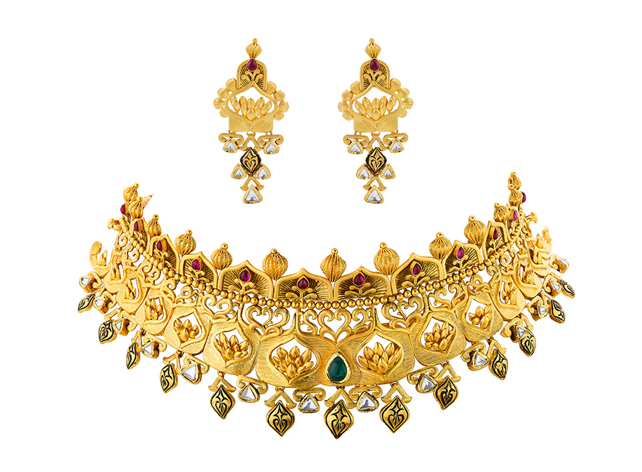 Traditional gold choker by Reliance Jewels
